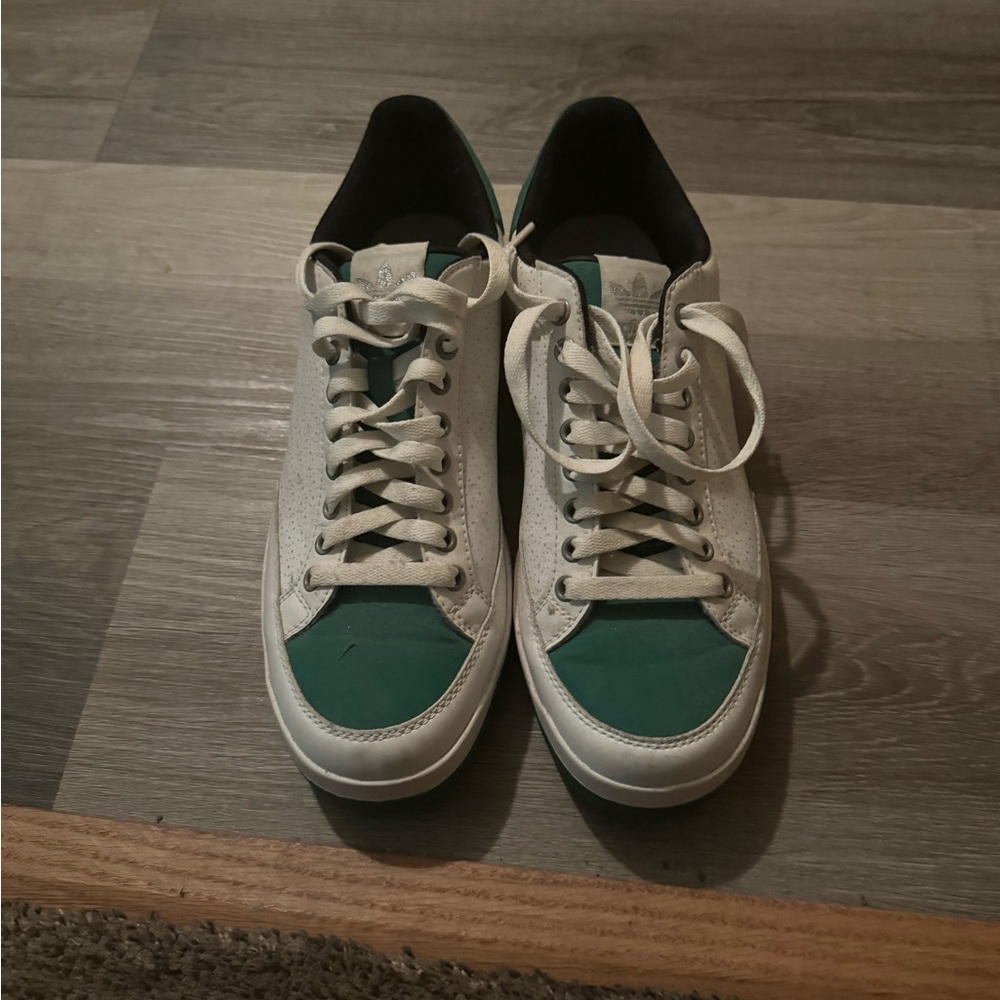 Adidas Rod Laver.  EUC.  Smoke free, pet free home.